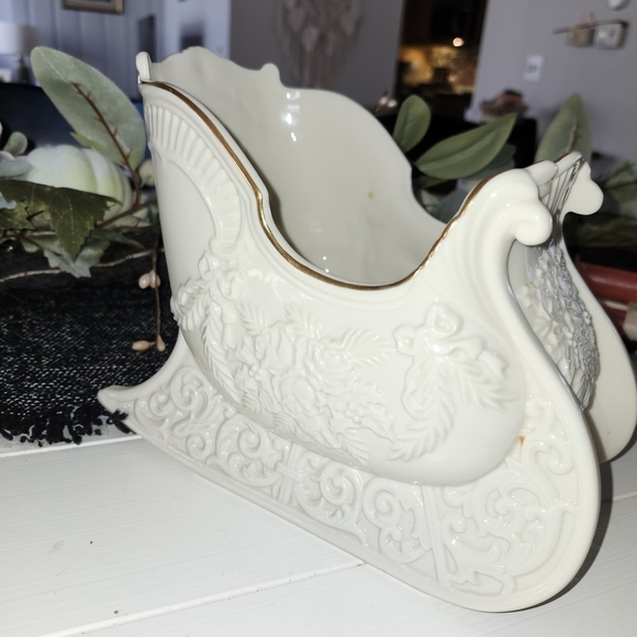 Lenox Ivory Decorative Sleigh - Picture 2 of 4